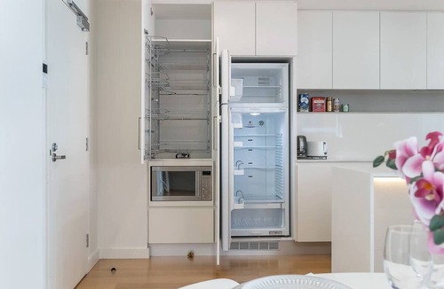 Macquarie Park Apartment | 2 Bedroom APT with Parking, Pool & Gym Elevated View Light Airy Retreat