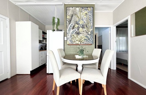 Salamander Bay Cottage | 2 Bedroom Coastal Cottage by the Beach
