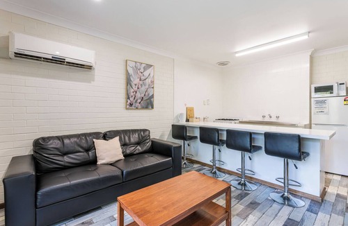 Emu Point Ski Chalet | 2 Bedroom Family Chalet Emu Beach
