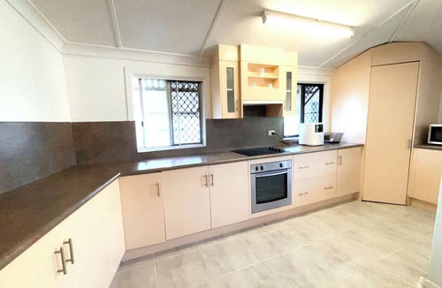 Depot Hill House | 2-bedroom house in tranquil Rockhampton with Pool