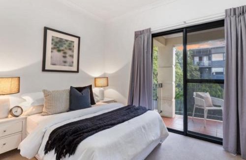 Highgate House | 2 Bedroom Modern Townhouse