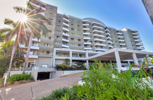 Darwin City Centre Apartment | 2-Bedroom Penthouse Retreat | Water Views, Pool & Balcony