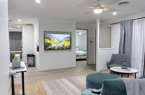 Stanhope Gardens Apartment | 2 BR spacious Granny near Stanhope Leisure Centre