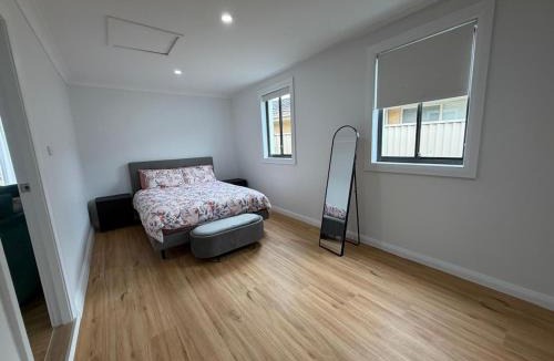 Stanhope Gardens Apartment | 2 BR spacious Granny near Stanhope Leisure Centre
