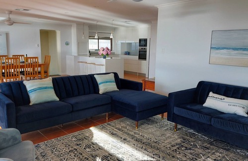 Tiddy Widdy Beach House | 2 family house with spectacular Ocean Views