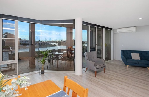Port Macquarie Apartment | 2 Riana Moorings - Luxury Waterfront Apartment