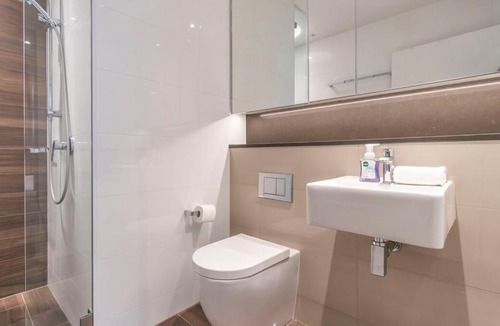 Mascot Apartment | 2 stop to CBD & Style 3B Split Level, 1 Car P