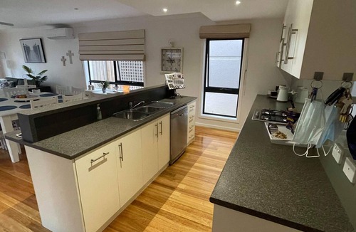 St Leonards House | 2 Story Townhouse near beach