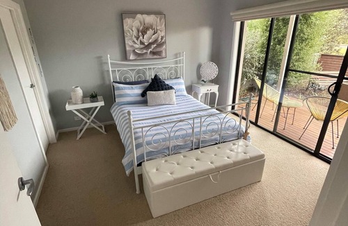 St Leonards House | 2 Story Townhouse near beach