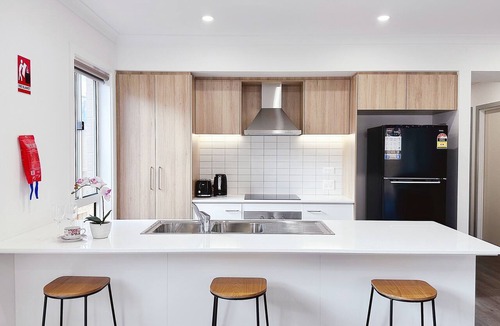 Werribee House | 2024Built/AC & Bath each Room/Study/TownCentre/SDA