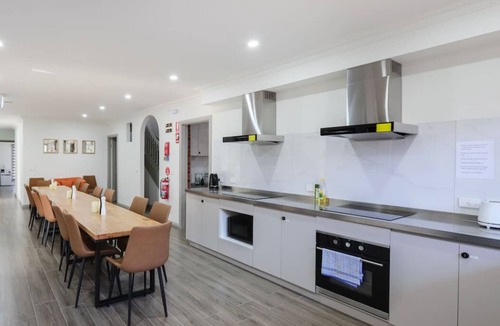 Brunswick East Bed & Breakfast | 206 Modern King BR w/Fast WiFi 18 mins tram to CBD