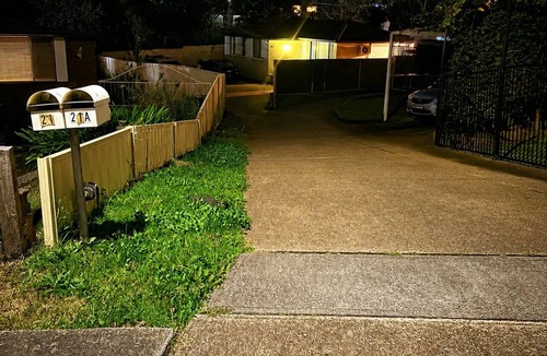 Dean Park Hotel | 21A Armstrong Place, Dean Park: Modern Granny flat with Kitchen,Aircon
