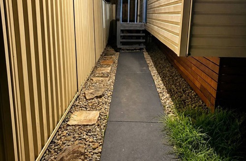 Dean Park Hotel | 21A Armstrong Place, Dean Park: Modern Granny flat with Kitchen,Aircon