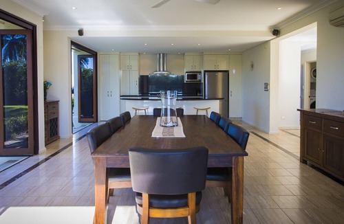 Port Douglas House | 22 Ruby Close - 5 Bedroom Home on the Lake