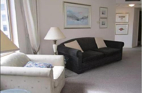 The Rocks Apartment | 2208 Gloucester Self-Catering