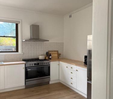 Tanunda House | 25 Young - 3 Bed, 1 Bath
