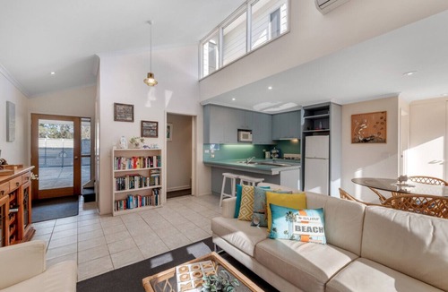 Ocean Grove Apartment | 250 meters from the Beach, Ocean Grove