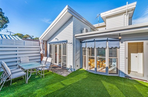 Ocean Grove Apartment | 250 meters from the Beach, Ocean Grove