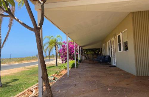 Exmouth House | 26 Tambor Drive - Pool and Pet Friendly