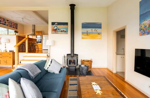 Skenes Creek North House | 27-Acre Off-Grid Retreat | Ocean Views + Waterfall