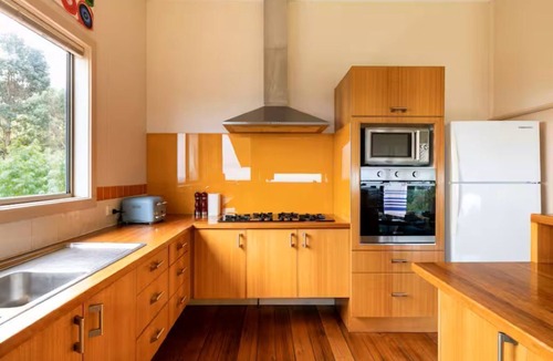 Skenes Creek North House | 27-Acre Off-Grid Retreat | Ocean Views + Waterfall