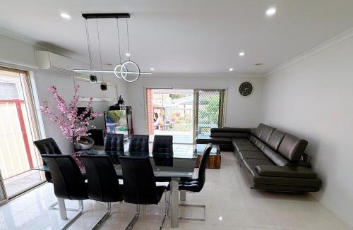 Deer Park House | 27 Mins to AirPort - 30 Mins to CBD