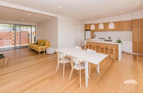 Sandy Point House | 28 Ennisvale Ave Stay 3 Pay 2 Winter Special