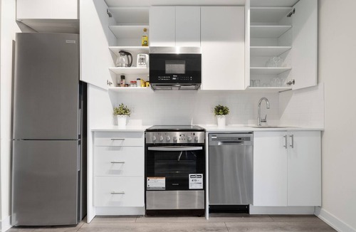 Willowdale Apartment | 28th floor luxury 1 bedroom 1 bathroom condo in heart of Toronto | sleep up to 4