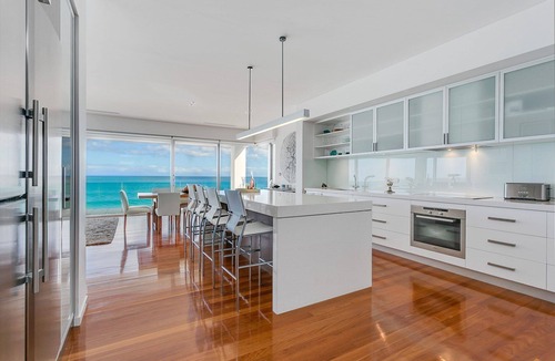 Port Elliot House | 29 Barbara - Beachfront - Luxury - Linen Included - Wi-Fi