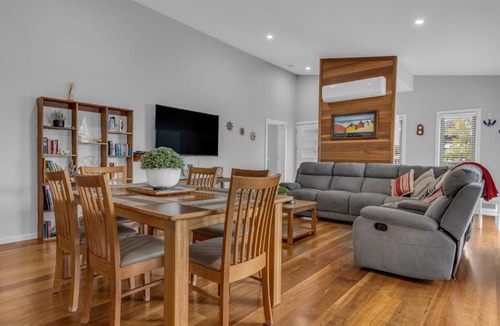 Mallacoota House | 29 Mirrabooka Road, Mallacoota - Eagle View House
