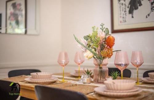 Eastwood House | 2B1B Villa in heart of Eastwood