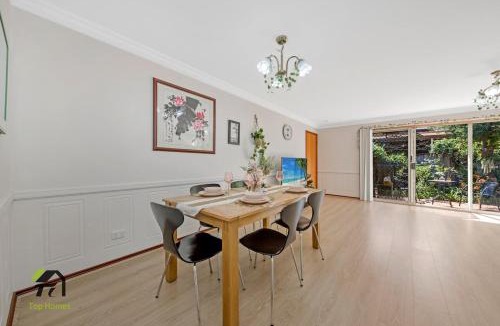 Eastwood House | 2B1B Villa in heart of Eastwood