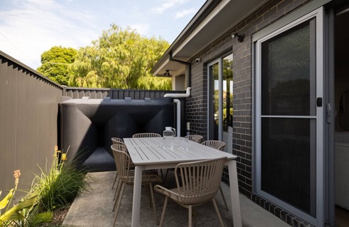 Reservoir House | 2BD | Stylish Family Escape | Heart of Reservoir