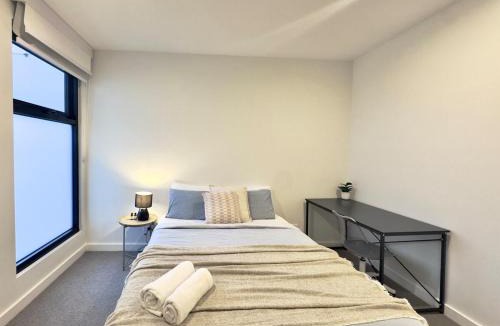 Clayton Apartment | 2BR 2BA Modern Manor House - Steps from Monash Uni mvc203