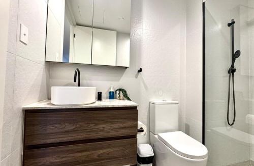 Clayton Apartment | 2BR 2BA Modern Manor House - Steps from Monash Uni mvc203