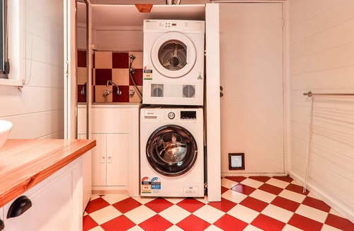 Daylesford Cabin | 2BR Cosy Cottage Right Near Lake Daylesford