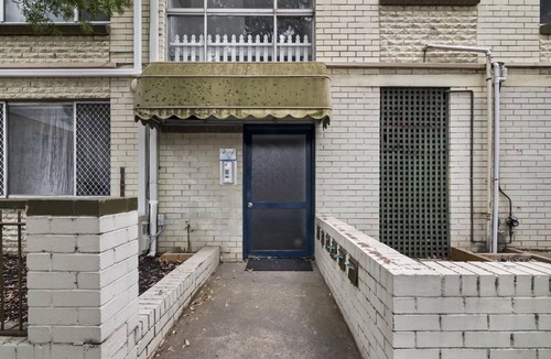 Flemington Apartment | 2BR Flemington | Walk to Showgrounds + Parking