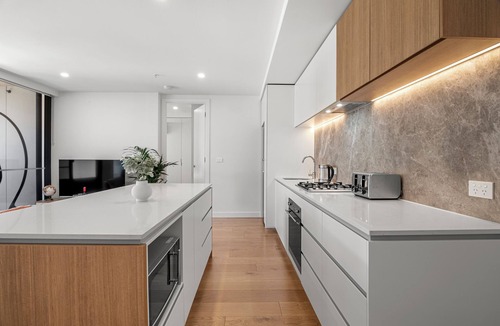 West Melbourne Apartment | 2BR Luxury at Flagstaff Gardens with Free Parking
