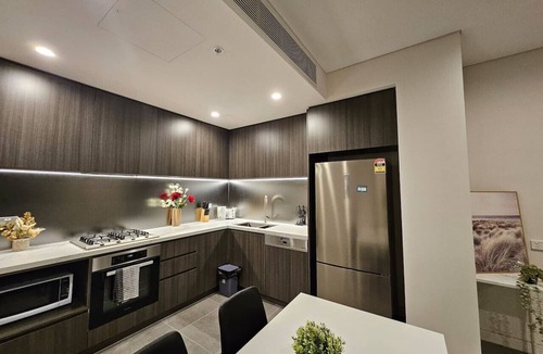 Homebush Apartment | 2BR Luxury Homebush APT Near Olympic Park & Sydney