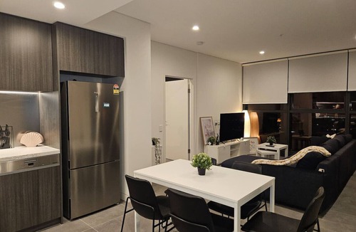 Homebush Apartment | 2BR Luxury Homebush APT Near Olympic Park & Sydney