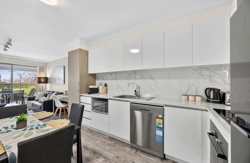 Rockingham Apartment | 2BR Rockingham Apartment with Balcony & Parking