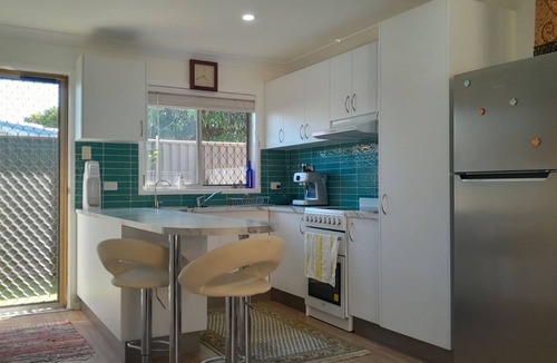 Evans Head Apartment | 2BR villa in quiet cul-de-sac with BBQ, herb garden, games, parking,