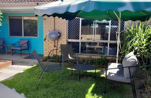 Evans Head Apartment | 2BR villa in quiet cul-de-sac with BBQ, herb garden, games, parking,