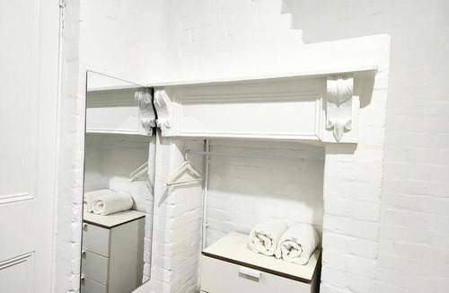 Newtown House | 2Min Walk to Newtown Station Centre Double Room