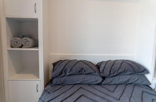Islington Apartment | 2x Studio Apartments in Islington each with AC, Bathroom, Kitchen, Laundry, Balcony and Wifi