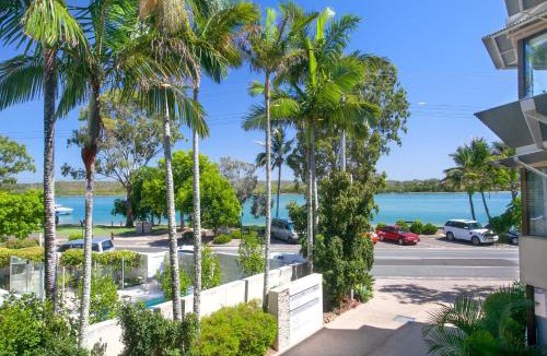 Noosaville Apartment | 3 Aarons Villa