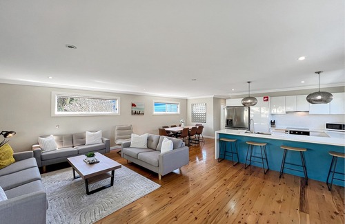 Belmont South Apartment | 3-Bed Coastal Haven with Alfresco Dining & BBQ