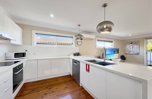Belmont South Apartment | 3-Bed Coastal Haven with Alfresco Dining & BBQ