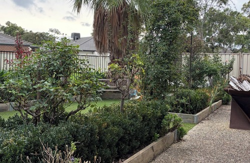 Truganina House | 3 bedroom estate 20km from CBD , 30km from both airports 15km Williamstown beach