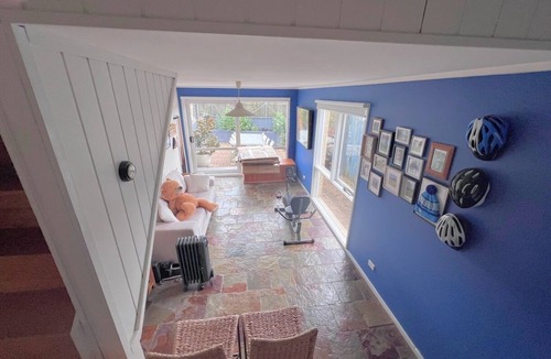 Cromer House | 3 bedroom house. 3 km to Dee Why beach.